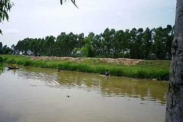 Phát hiện thi thể nữ giới trôi trên kênh