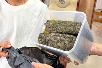 Bí mật đằng sau nhóm "Cô tiên thơm. Chuyên mùi"