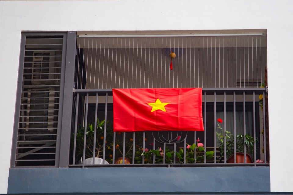 Chung cư ở Hà Nội nhuộm đỏ cờ Tổ quốc, tiếp lửa chống dịch Covid-19 - 7 Chung cư ở Hà Nội nhuộm đỏ cờ Tổ quốc, tiếp lửa chống dịch Covid-19 - 7