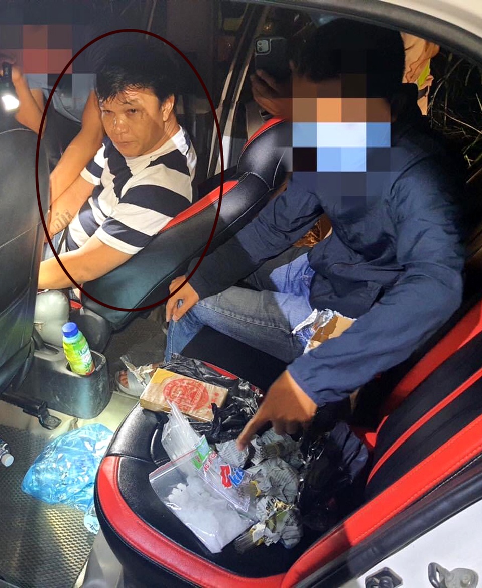 Mua 1 bánh heroin về bán lẻ, bị công an mật phục, tóm gọn - 1 Mua 1 bánh heroin về bán lẻ, bị công an mật phục, tóm gọn - 1