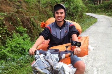 9X cất bằng kỹ sư, về quê làm trà cổ thụ ướp sen