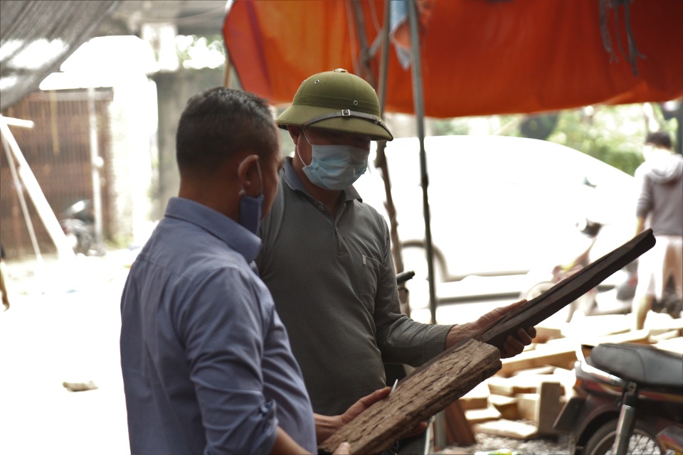 Ghé chợ củi khô xem người bán kiếm trăm triệu đồng mỗi năm - 6