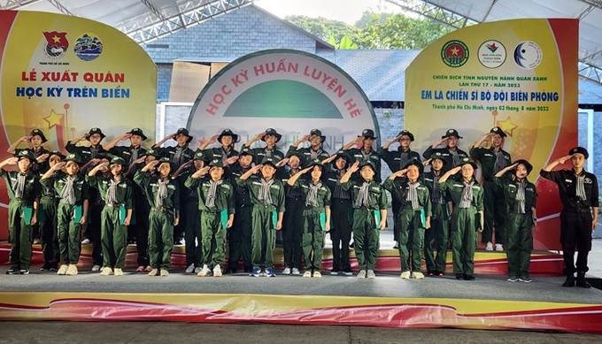 Các “chiến sĩ nhí” trong Lễ xuất quân. Ảnh: BTT