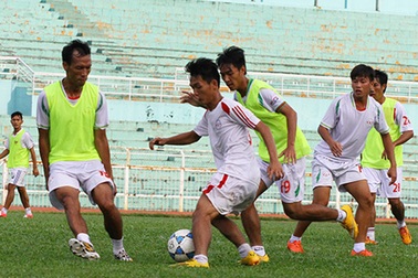 TPHCM và Bình Phước thắng đậm, Huế bị cầm chân