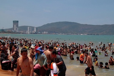 Bình Định yêu cầu dân không tụ tập tắm biển trong tết Đoan Ngọ