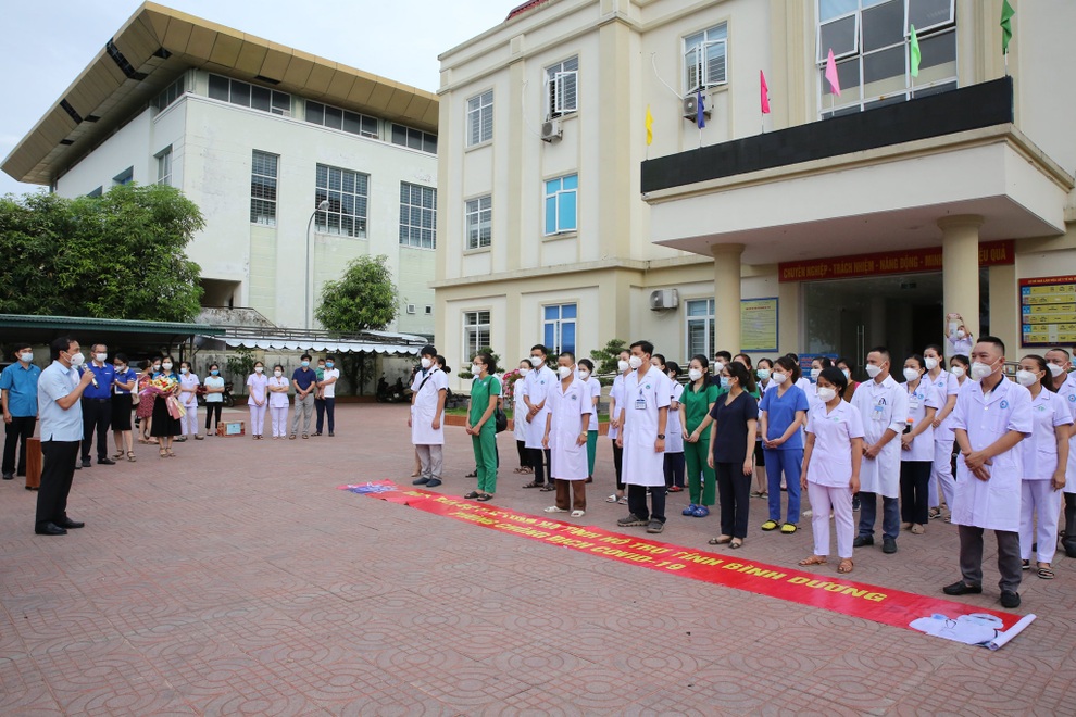 Lá đơn của nhóm cán bộ y tế xin tiếp tục ở lại chia lửa với Bình Dương - 3 Lá đơn của nhóm cán bộ y tế xin tiếp tục ở lại chia lửa với Bình Dương - 3