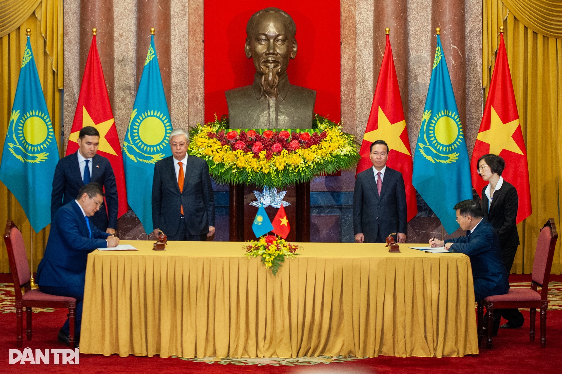 Toàn cảnh lễ đón Tổng thống Kazakhstan thăm chính thức Việt Nam - 11 Toàn cảnh lễ đón Tổng thống Kazakhstan thăm chính thức Việt Nam - 11