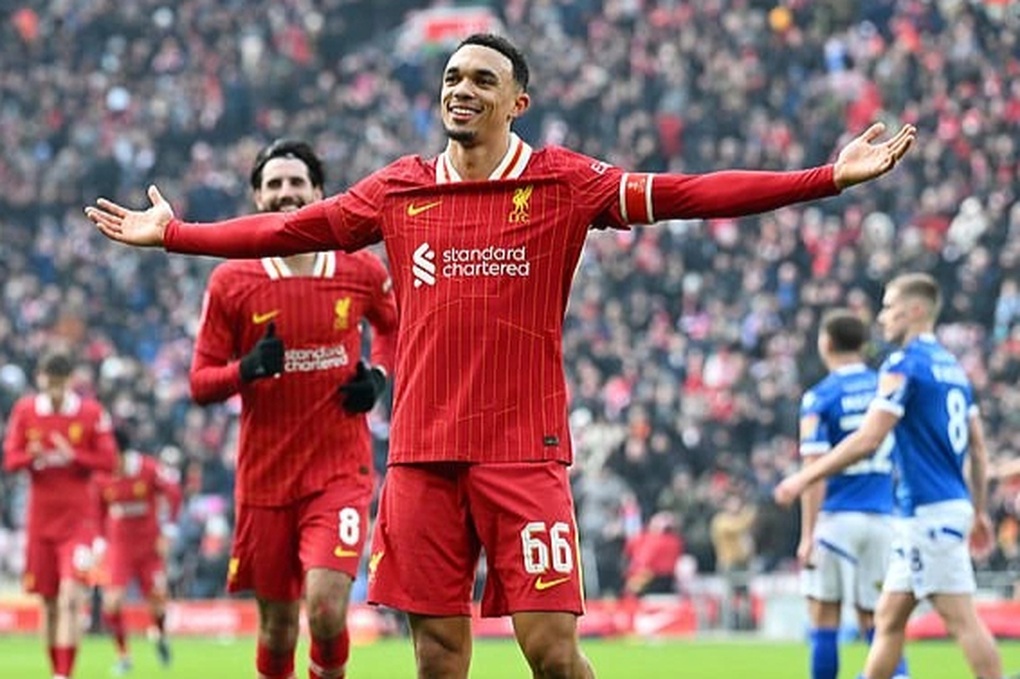 Alexander-Arnold tạo siêu phẩm giúp Liverpool thắng 4 sao - 1