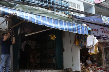 Cháy sạp vàng mã sát chợ, tiểu thương hoảng loạn