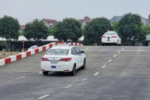 Thi đỗ sát hạch lái xe, mòn mỏi chờ bằng lái
