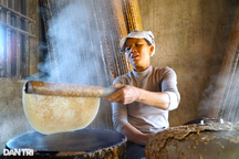 Tráng, quạt hơn 1.000 bánh đa mỗi ngày vẫn không đủ hàng bán Tết