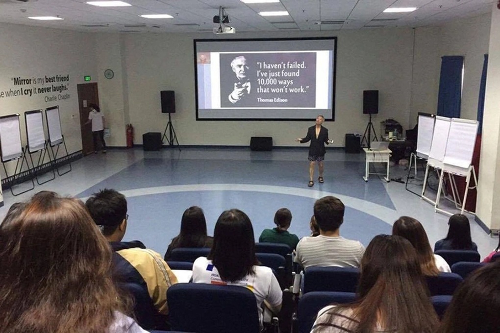 Giáo sư quần đùi” đạp xe 400km trong 24 giờ, chở theo lời kêu gọi đặc biệt - 2