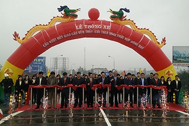 Thông xe cầu Bến Thủy cũ và khởi công xây dựng cầu vượt QL1A