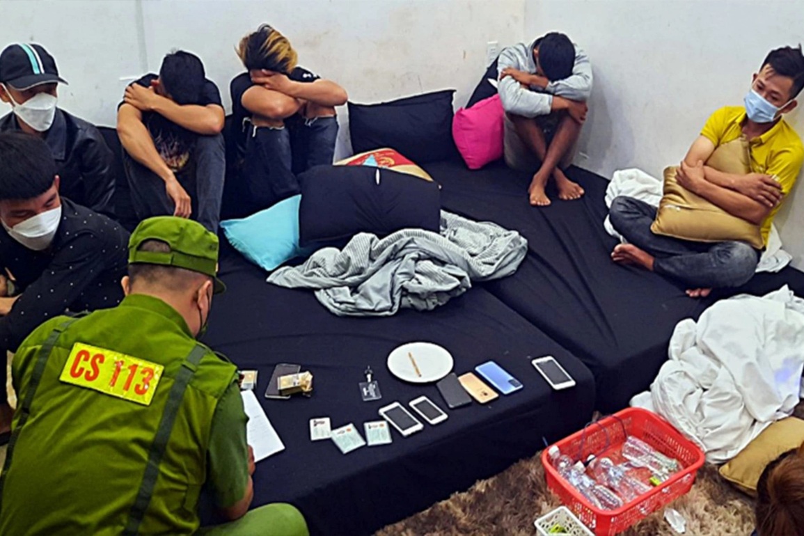 Đón năm mới, hàng chục nam, nữ thanh niên mở tiệc ma túy - 1 Đón năm mới, hàng chục nam, nữ thanh niên mở tiệc ma túy - 1