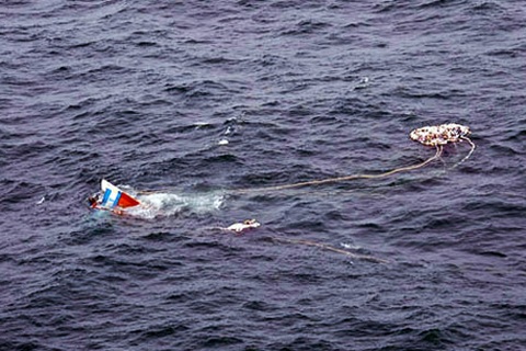 Các nạn nhân mất tích có thể bị mắc kẹt dưới tàu cá bị chìm