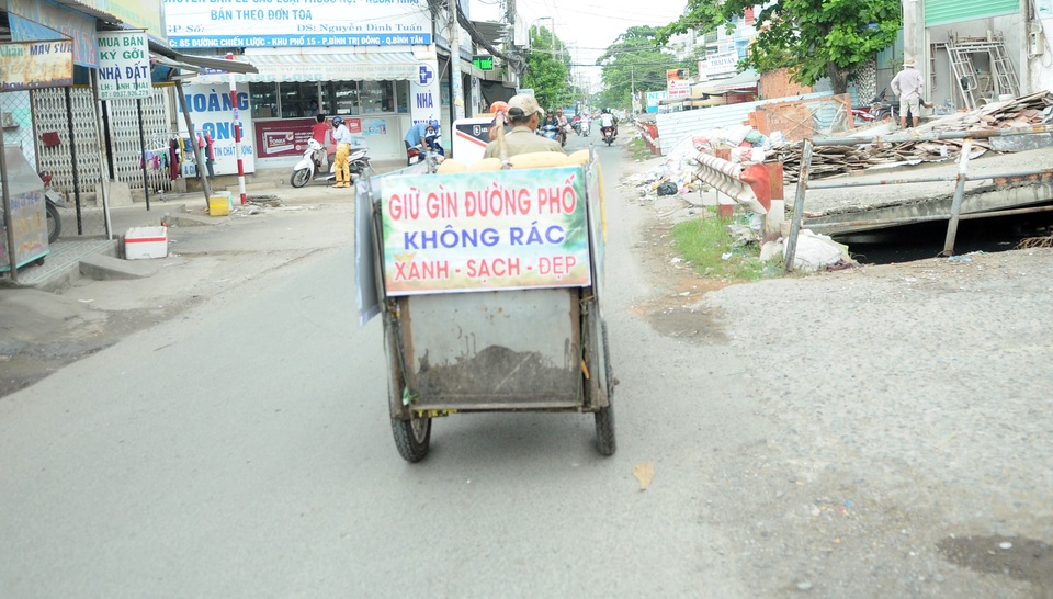 Người thương binh mỗi ngày vớt hàng trăm kg rác giải cứu dòng kênh - 8 Người thương binh mỗi ngày vớt hàng trăm kg rác giải cứu dòng kênh - 8