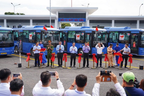 Khai trương bến xe buýt lớn nhất vùng ven TPHCM
