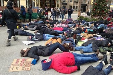 Người biểu tình vụ Ferguson tẩy chay "Ngày thứ Sáu Đen", 15 người bị bắt