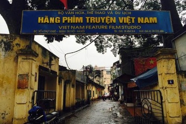 Công ty vận tải "nắm" hãng phim: "Thanh kiếm có trao nhầm tay chủ"?