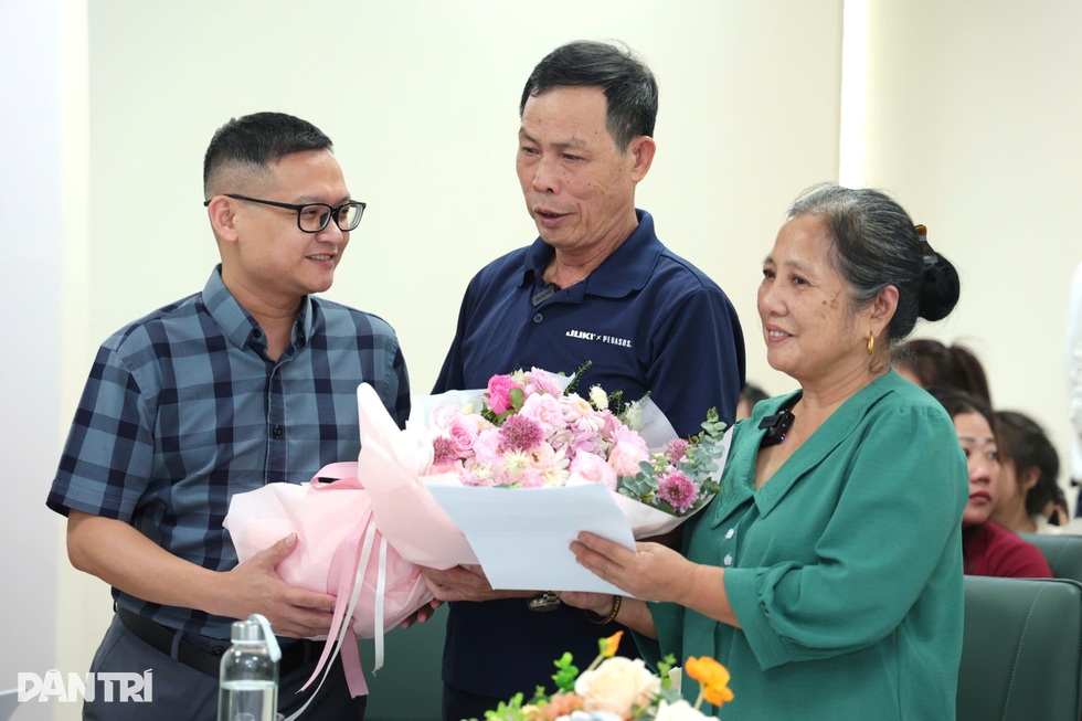 Cho con sang Pháp làm con nuôi, bố mẹ Việt vỡ oà ngày gặp lại sau 28 năm - 1 Cho con sang Pháp làm con nuôi, bố mẹ Việt vỡ oà ngày gặp lại sau 28 năm - 1