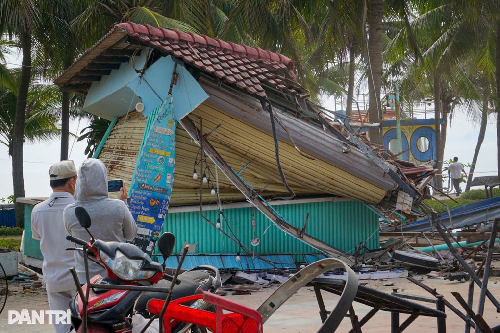 Cưỡng chế nhiều quầy hàng ven biển Đà Nẵng - 3