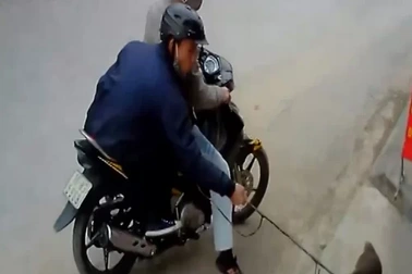 Hà Nội: Bị phát hiện, "cẩu tặc" chém trọng thương hai vợ chồng