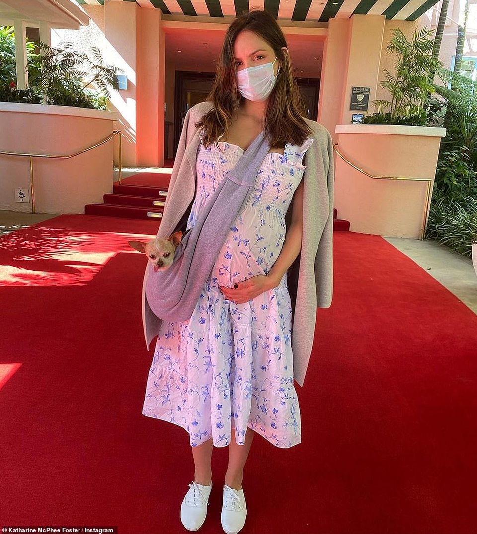 Katharine McPhee bế con mới sinh ra phố cùng chồng hơn 34 tuổi - 8 Katharine McPhee bế con mới sinh ra phố cùng chồng hơn 34 tuổi - 8