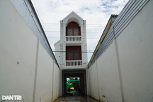 Độc đáo ngôi nhà "bỏ tầng 1 làm lối vào chợ" cho bà con ở Cần Thơ