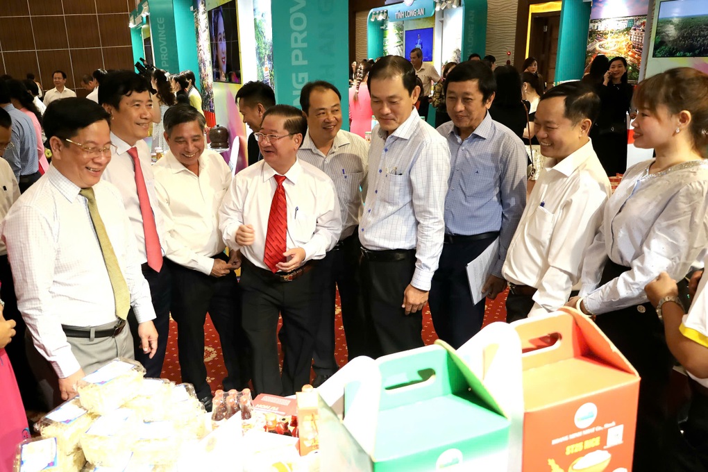 Ưu tiên triển khai nhiều dự án giao thông kết nối TPHCM với miền Tây - 2 Ưu tiên triển khai nhiều dự án giao thông kết nối TPHCM với miền Tây - 2