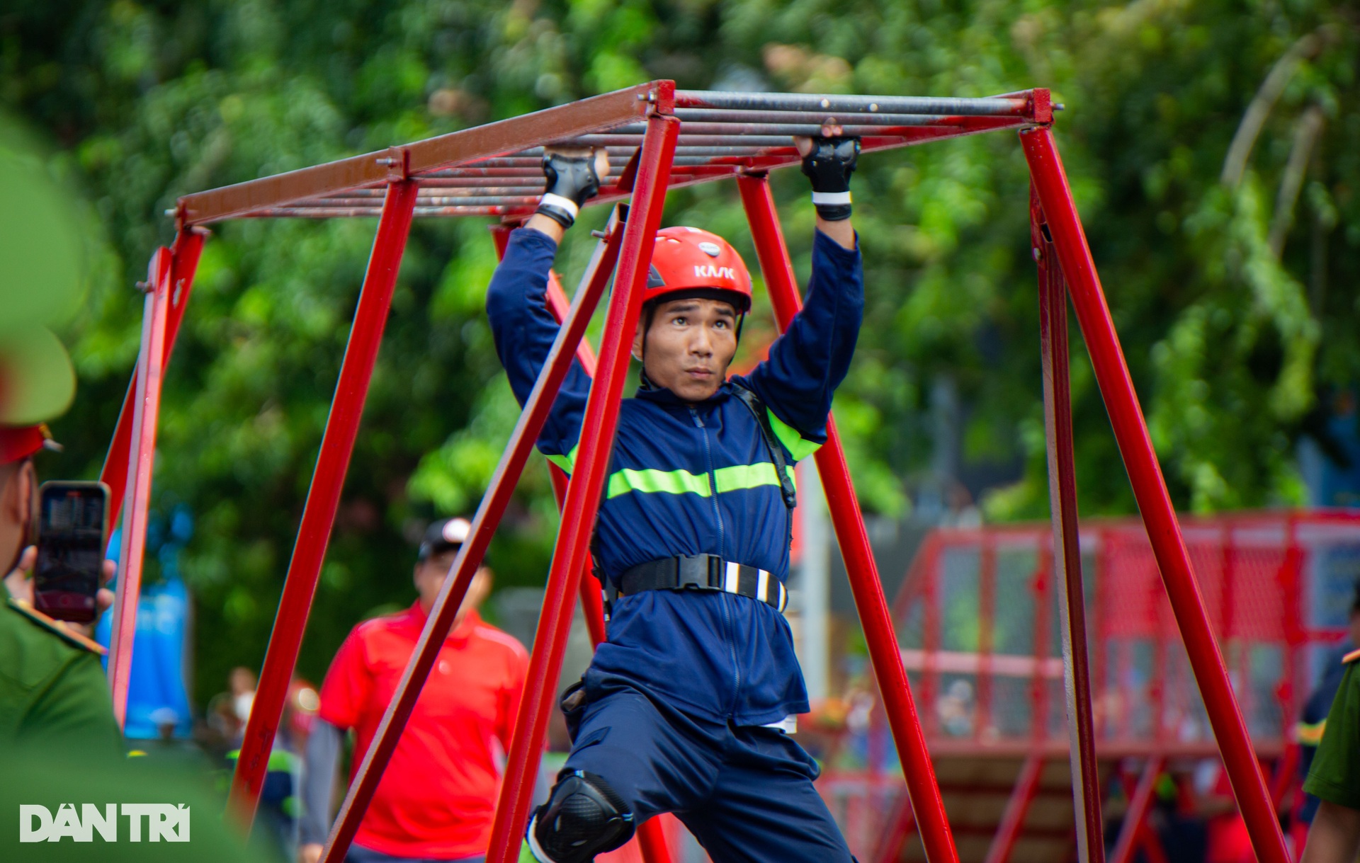 Nảy lửa ở hội thi thể thao nghiệp vụ cứu nạn, cứu hộ tại TPHCM - 1 Nảy lửa ở hội thi thể thao nghiệp vụ cứu nạn, cứu hộ tại TPHCM - 1