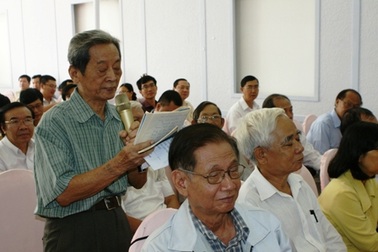 Cán bộ chỉ chờ hết giờ chứ không mong hết dân!