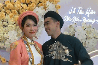 Á hậu Phương Anh rạng rỡ trong đám hỏi với chồng doanh nhân