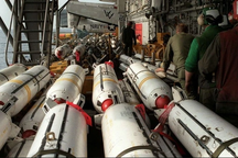 Ukraine nhận bom chùm Mỹ, Nga cảnh báo cứng rắn