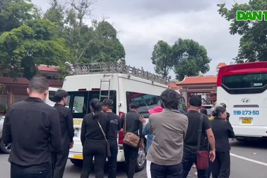 Nghệ sĩ, khán giả tiễn đưa diễn viên Quý Bình