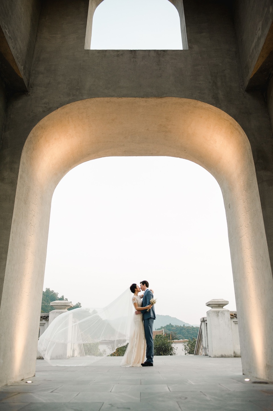 Trước thềm hôn lễ với chồng Tây, Hoàng Oanh khoe trọn ảnh cưới như mơ - 9 Trước thềm hôn lễ với chồng Tây, Hoàng Oanh khoe trọn ảnh cưới như mơ - 9