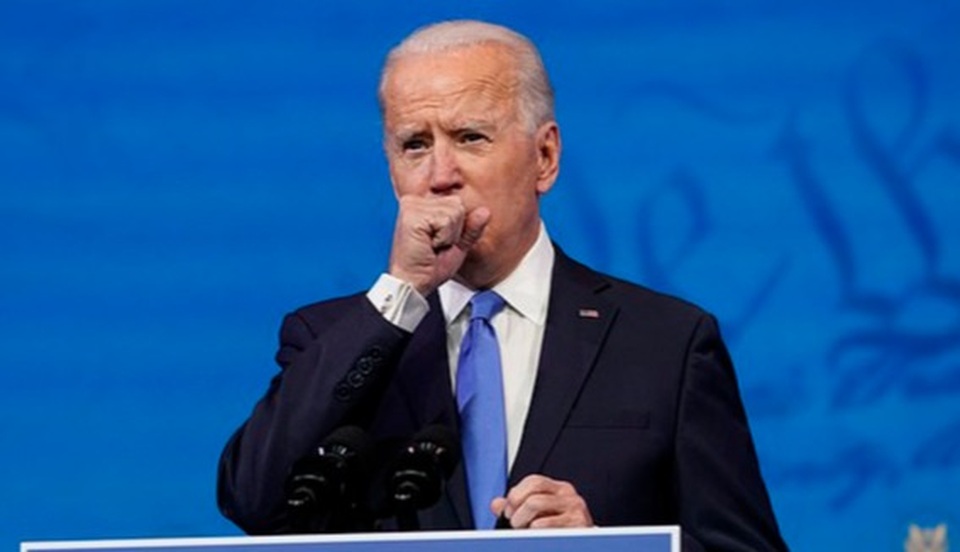 Ông Biden ho nhiều lần trong bài phát biểu quan trọng - 1 Ông Biden ho nhiều lần trong bài phát biểu quan trọng - 1