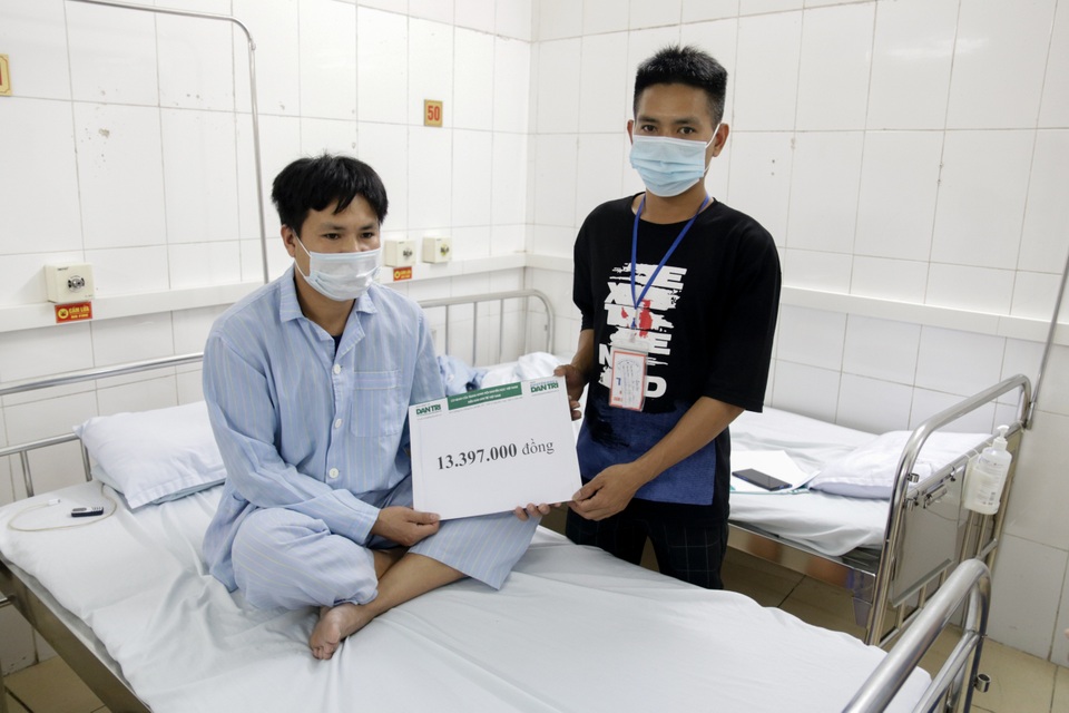 Bệnh nhân từ cõi chết trở về ủng hộ hoàn cảnh khó khăn 35 triệu đồng - 2 Bệnh nhân từ cõi chết trở về ủng hộ hoàn cảnh khó khăn 35 triệu đồng - 2