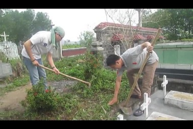 Sinh viên Huế “sưởi ấm” nghĩa trang hài nhi