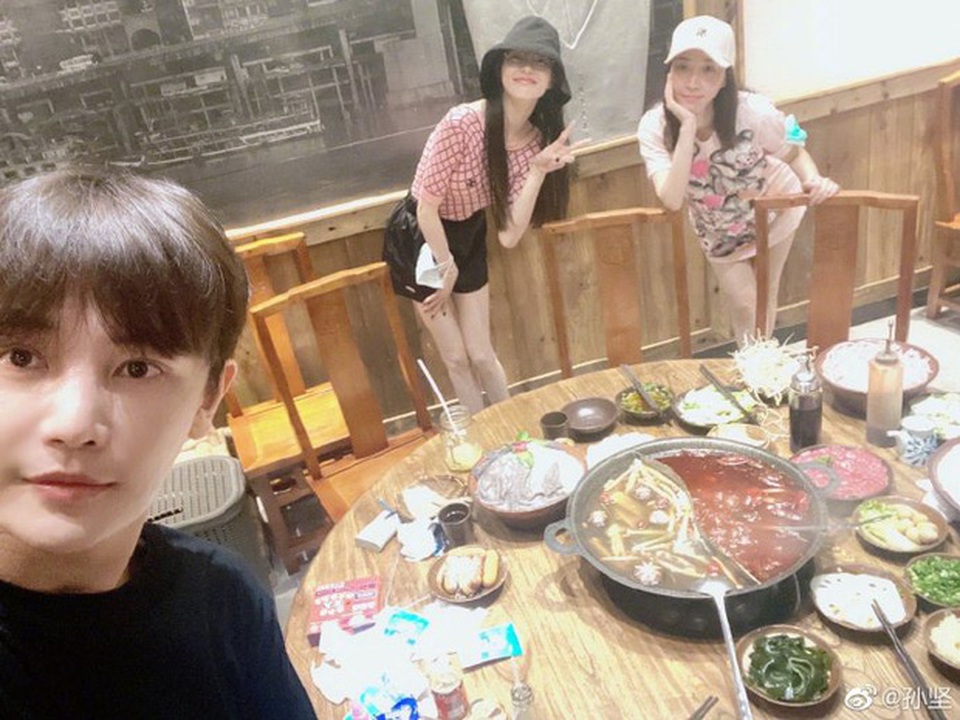 Fan xót xa nhìn đôi chân “cò hương” của Đường Yên sau nửa năm sinh nở - 3 Fan xót xa nhìn đôi chân “cò hương” của Đường Yên sau nửa năm sinh nở - 3