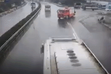 Nhiều luật sư muốn hỗ trợ pháp lý miễn phí cho tài xế xe khách tông xe cứu hỏa