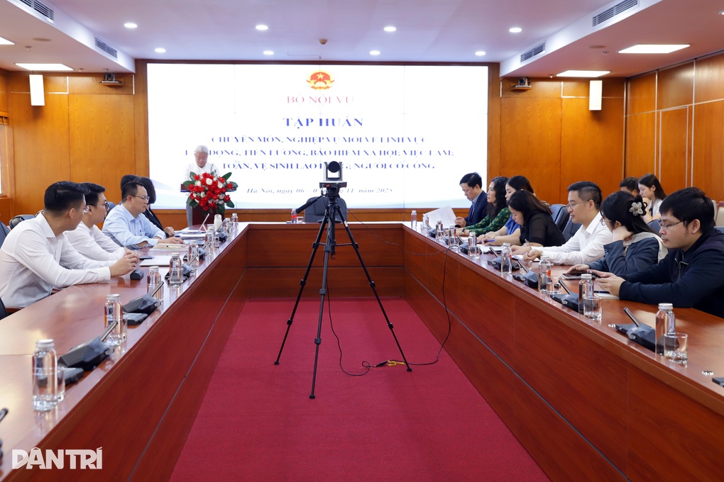 Mỗi công chức cấp xã phải làm cuộc cách mạng đổi mới chính mình - 1 Mỗi công chức cấp xã phải làm cuộc cách mạng đổi mới chính mình - 1