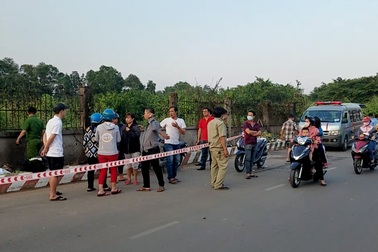 Người đàn ông tử vong trong đám cháy bên đường
