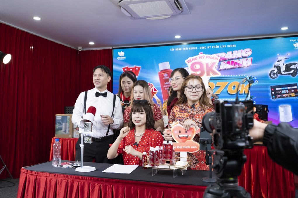 Mỹ phẩm Linh Hương hút người xem ngay lần đầu thực hiện megalive - 3
