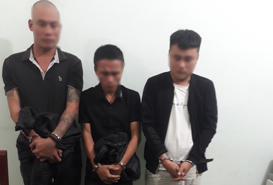 Tạm giữ 3 đối tượng nghi bắt người trái phép để đòi nợ 100 triệu đồng - 1 Tạm giữ 3 đối tượng nghi bắt người trái phép để đòi nợ 100 triệu đồng - 1