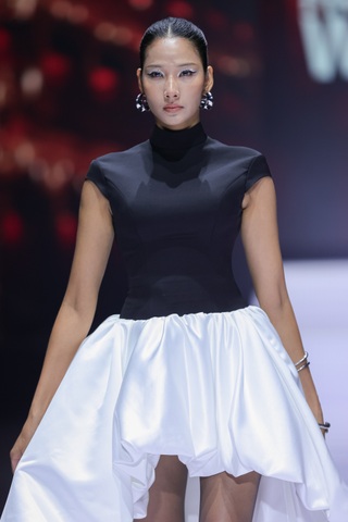 Hoàng Thùy tái hiện cú xoay váy từng gây “sốt” truyền thông quốc tế - 5