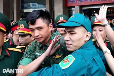 "Cơn sốt Lê Hoàng Hiệp": Khi người lính bị biến thành thần tượng giải trí