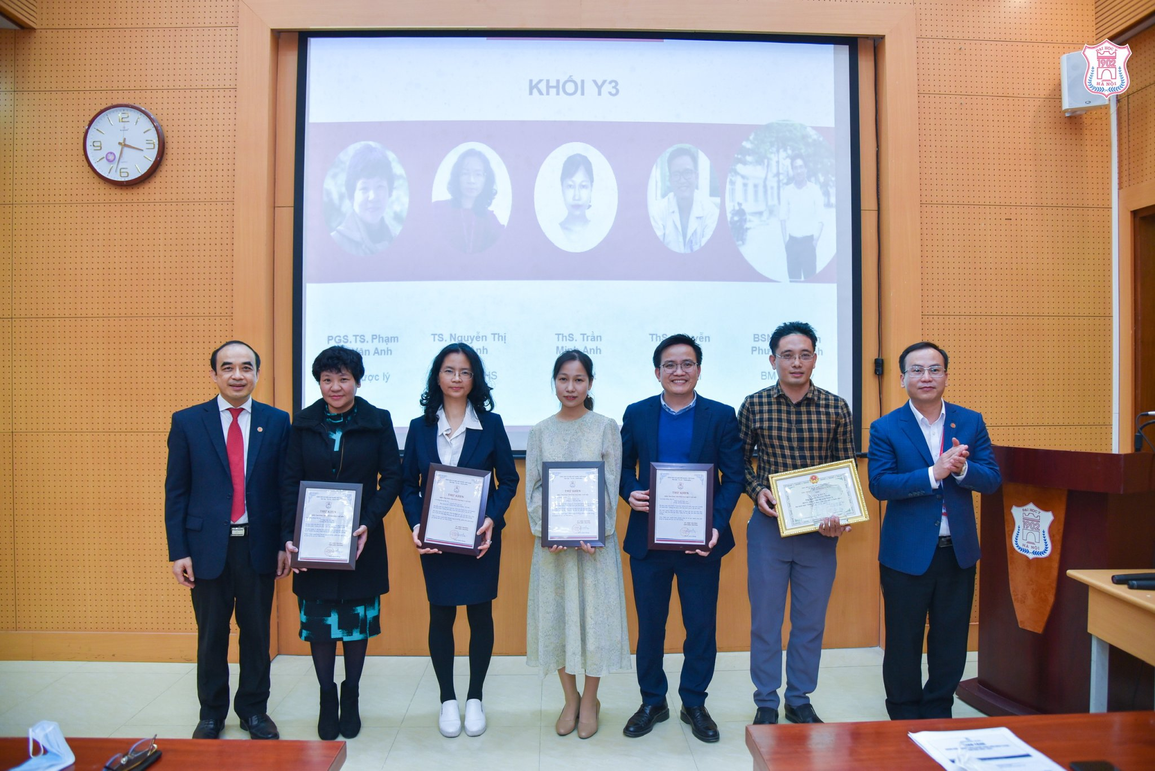 Người thầy 2 trong 1, miệt mài từ giảng đường đến bệnh viện - 5 Người thầy 2 trong 1, miệt mài từ giảng đường đến bệnh viện - 5