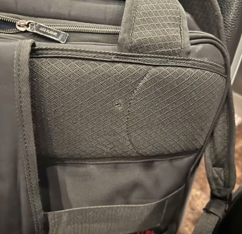 Người đàn ông bị cướp kể khoảnh khắc thoát chết nhờ chiếc laptop đỡ đạn - 3