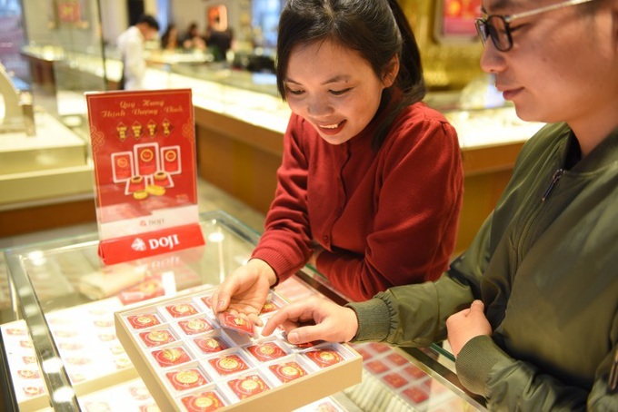 Giá vàng hôm nay 18/4: Nhu cầu giảm, giá đi xuống - Ảnh 1. Giá vàng hôm nay 18/4: Nhu cầu giảm, giá đi xuống - Ảnh 1.