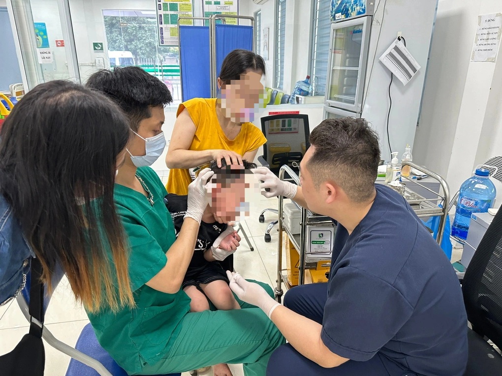Một tháng sau khi bị chó cắn, bé trai nghi lên cơn dại - 1 Một tháng sau khi bị chó cắn, bé trai nghi lên cơn dại - 1
